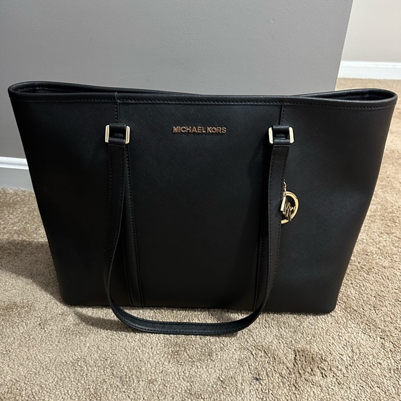 Jet Set Travel Large Saffiano Leather Tote Bag - Picture 1 of 3